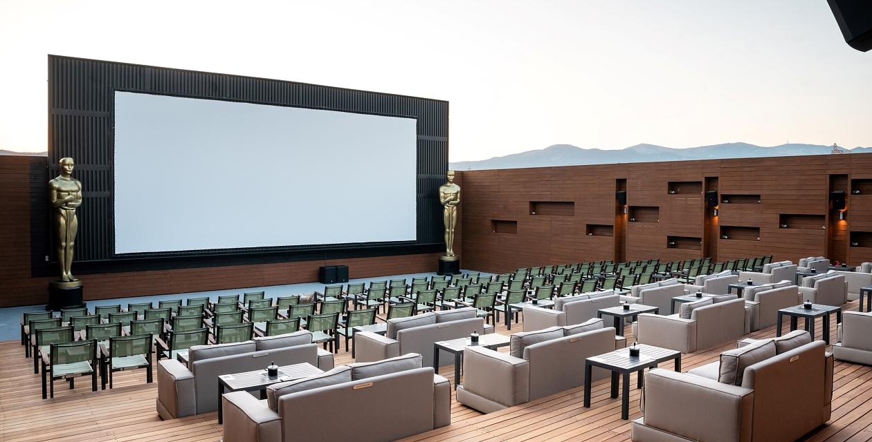 Options Open Air Cinema στο Escape Center: Το απόλυτο open air σαλόνι της πόλης!